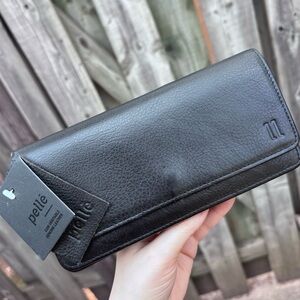 Pellē Black Leather Wallet